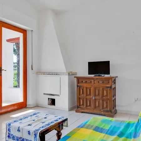 Appealing Holiday With Garden Fireplace And Parking *