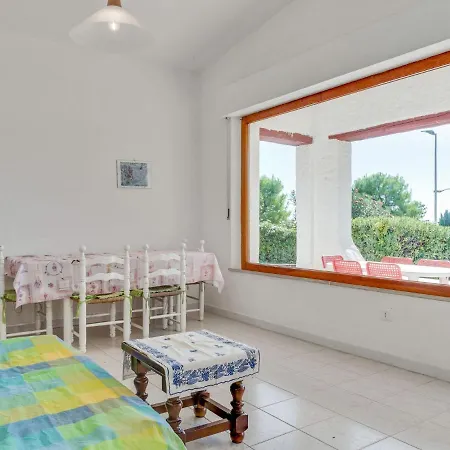 Appealing Holiday With Garden Fireplace And Parking *