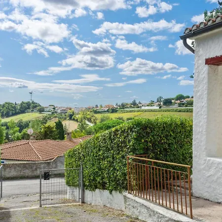Сasa de vacaciones Appealing Holiday With Garden Fireplace And Parking