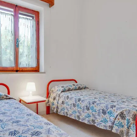 Сasa de vacaciones Appealing Holiday With Garden Fireplace And Parking Numana