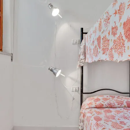 Сasa de vacaciones Appealing Holiday With Garden Fireplace And Parking Numana