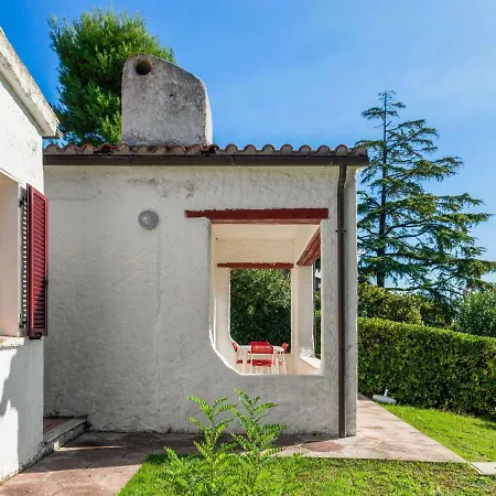 Appealing Holiday With Garden Fireplace And Parking