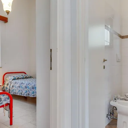 Сasa de vacaciones Appealing Holiday With Garden Fireplace And Parking