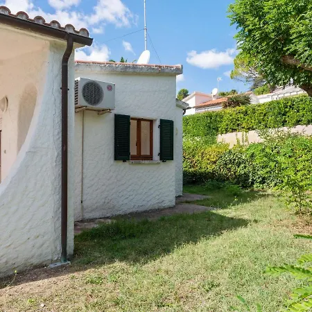 Сasa de vacaciones Appealing Holiday With Garden Fireplace And Parking *