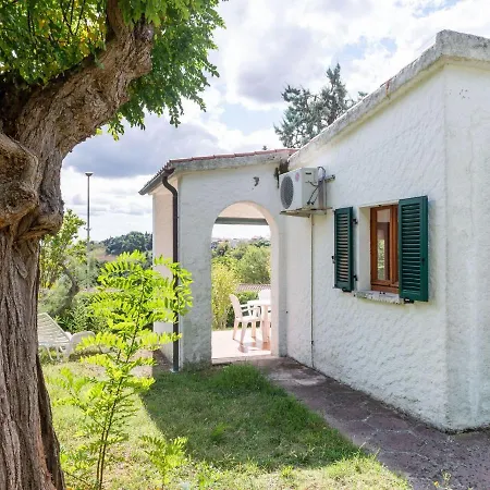 Appealing Holiday With Garden Fireplace And Parking